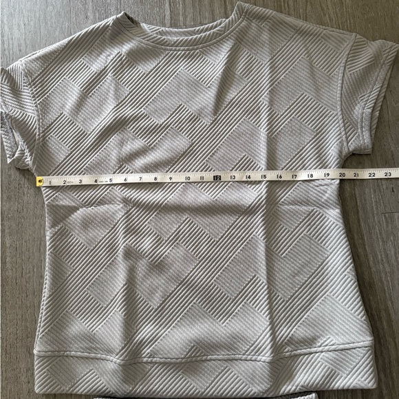 Geometric Patterned Top & Short Set NEW - Picture 2 of 8